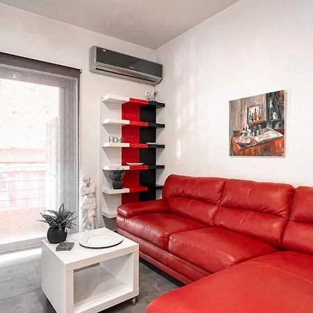 Comfy 2 Bedroom Apartment With Balcony In アテネ エクステリア 写真