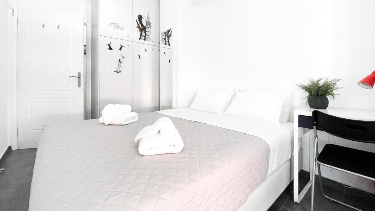 Comfy 2 Bedroom Apartment With Balcony In アテネ エクステリア 写真