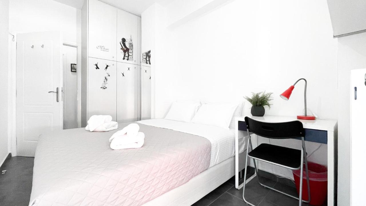 Comfy 2 Bedroom Apartment With Balcony In アテネ エクステリア 写真
