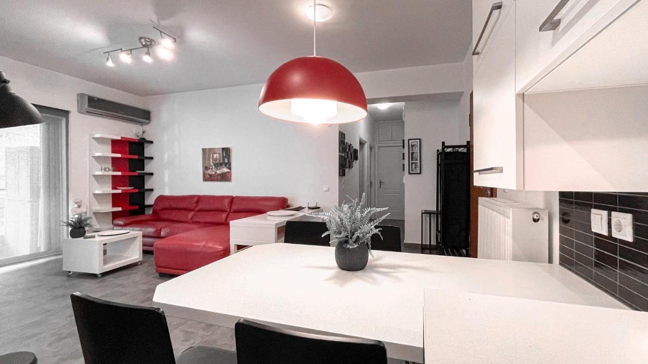 Comfy 2 Bedroom Apartment With Balcony In アテネ エクステリア 写真
