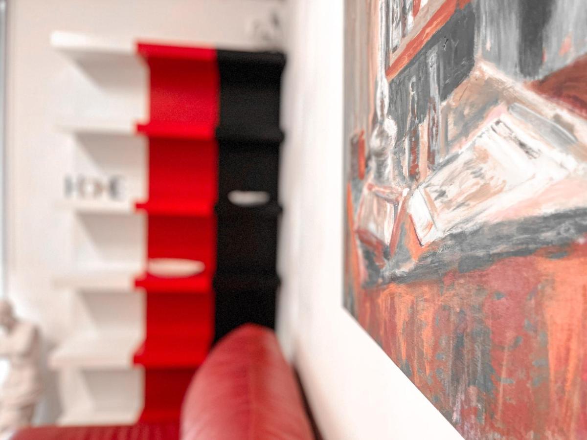Comfy 2 Bedroom Apartment With Balcony In アテネ エクステリア 写真