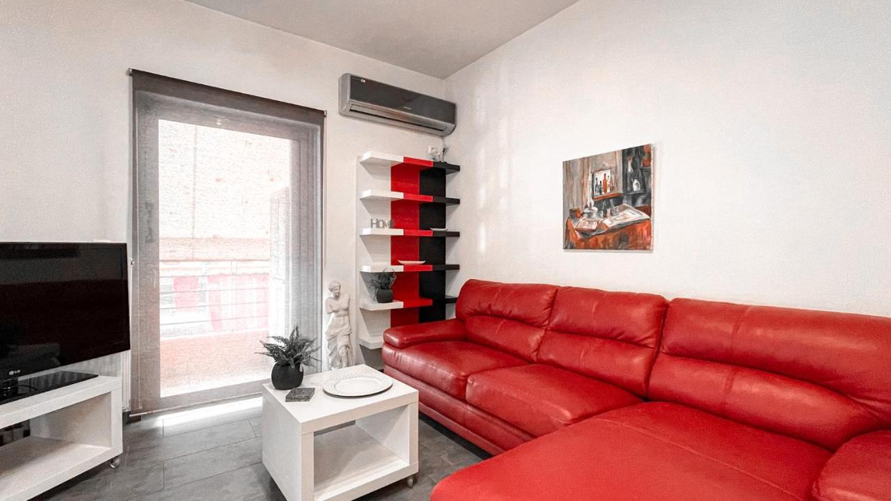 Comfy 2 Bedroom Apartment With Balcony In アテネ エクステリア 写真