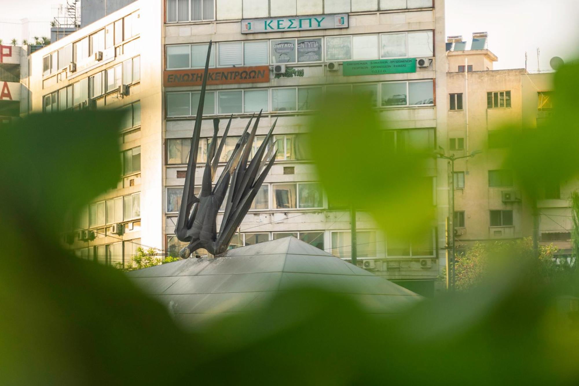 Comfy 2 Bedroom Apartment With Balcony In アテネ エクステリア 写真